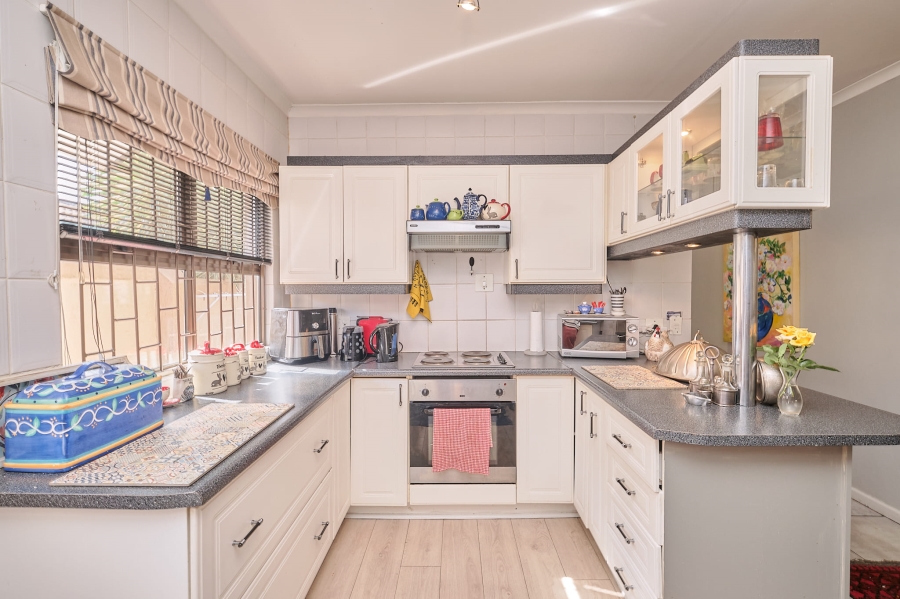 3 Bedroom Property for Sale in Uitzicht Western Cape